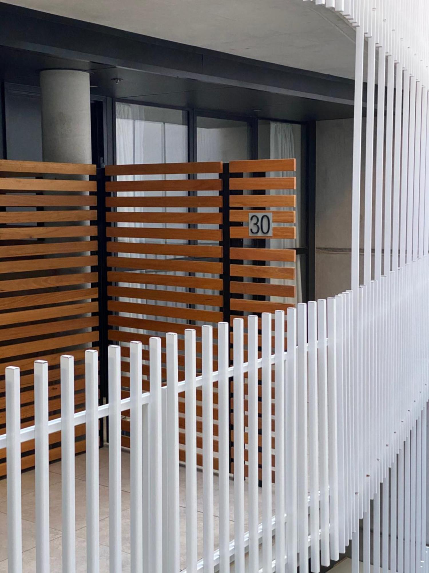 The Gallery Luxe 1 Bedroom Executive Apartment In The Heart Of Braddon Wine Secure Parking Wifi Canberra Exterior photo